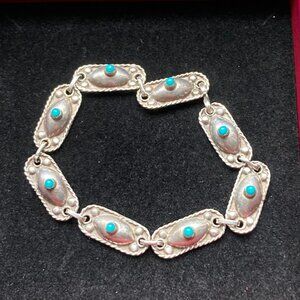 Gorgeous vintage bracelet in sterling silver and turquoise